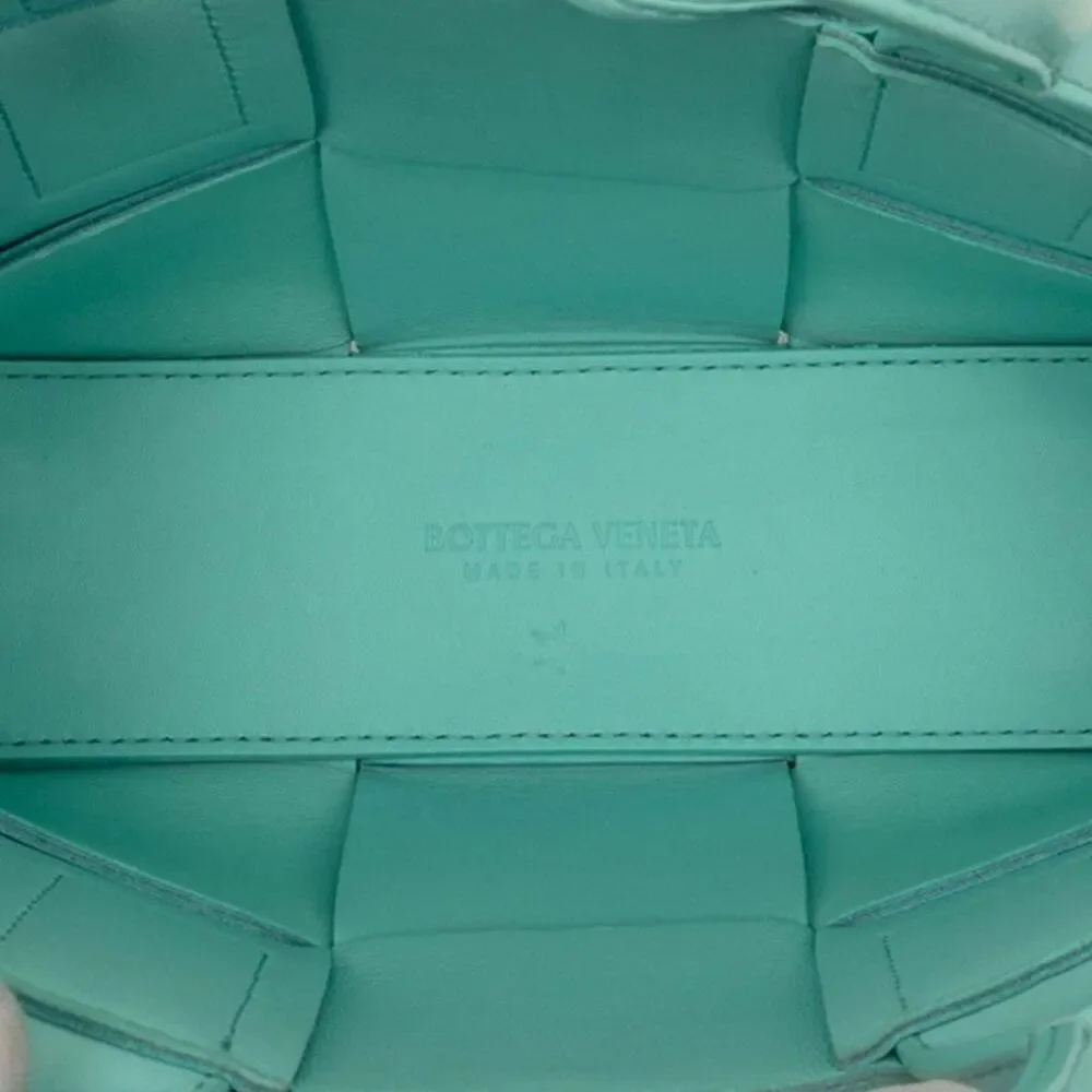 Bottega Veneta delivery duty
